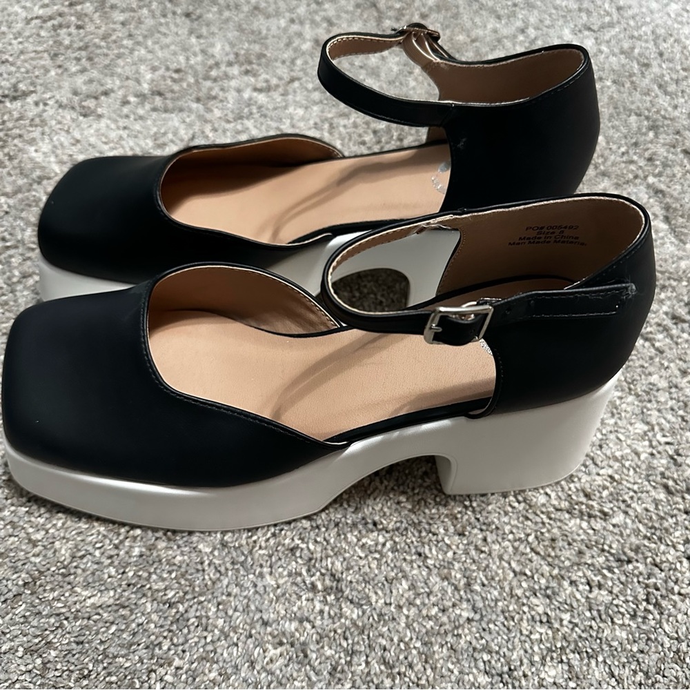 Black/White 👠 - Picture 3 of 3